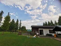 -田园东方蜜桃村的田野营地