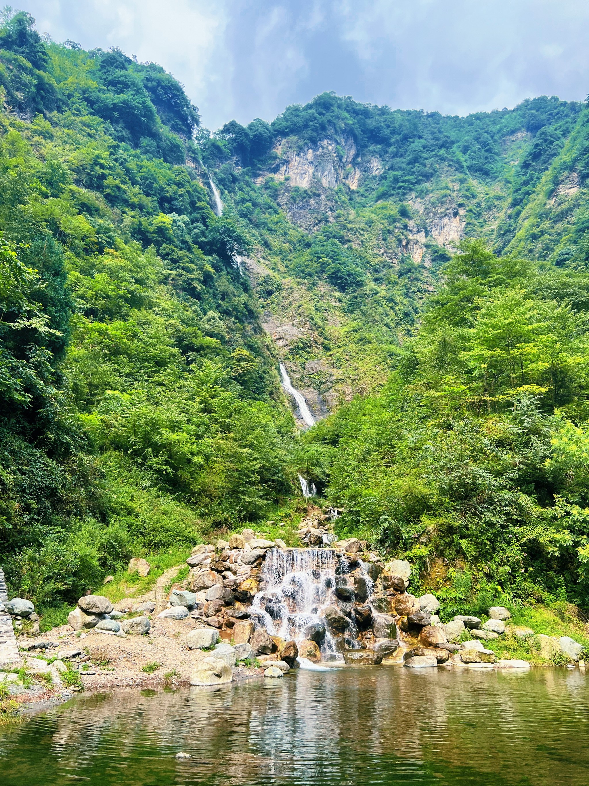 避暑胜地之彭州回龙沟,看飞流直下三千尺的瀑布群