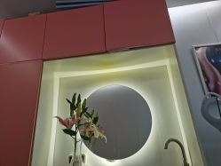 -LESSMORE科技头皮理容中心