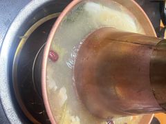 -果松木炭酸菜铜火锅·外婆参鸡汤