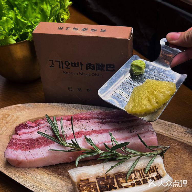 韩国街上发现一家能吃到交叉熟成排酸烤肉的新店！