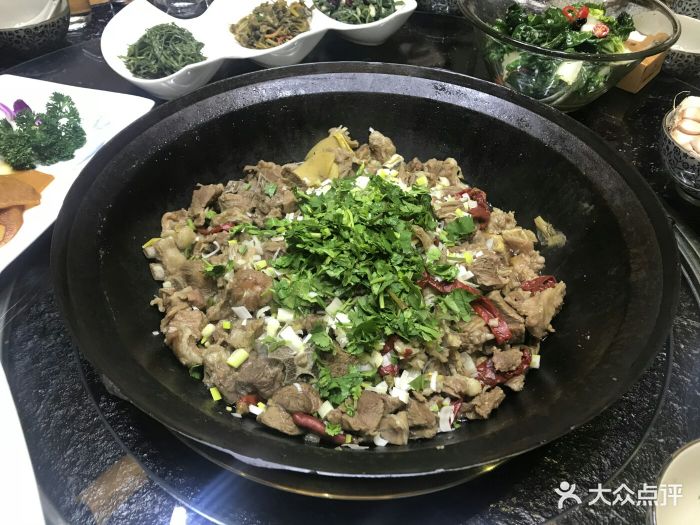 铁锅炖羊肉