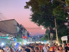 -周日夜市