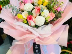 -何兮花店·气球派对鲜花店(马桥银春路万科城店)