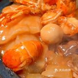 翅叔港式酒家豪华盆菜：丰富食材，美味无穷