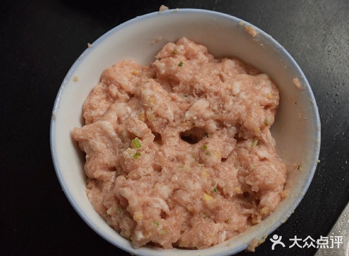 冬瓜丸子汤是一道美味可口的名菜