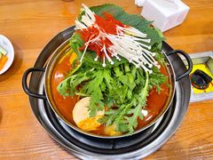 土豆排骨火锅-喇喇排骨火锅·传统韩式脊骨汤(望京西园总店)