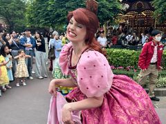 -小镇影院迪士尼小熊Duffy与他的朋友合影地