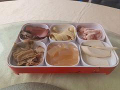 -猪三哥肥肠鸡川菜小炒