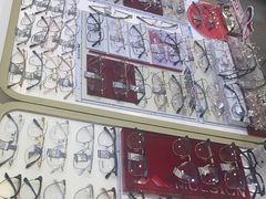 -美式眼镜·授权蔡司.依视路.尼康.豪雅.明月(人民广场店)