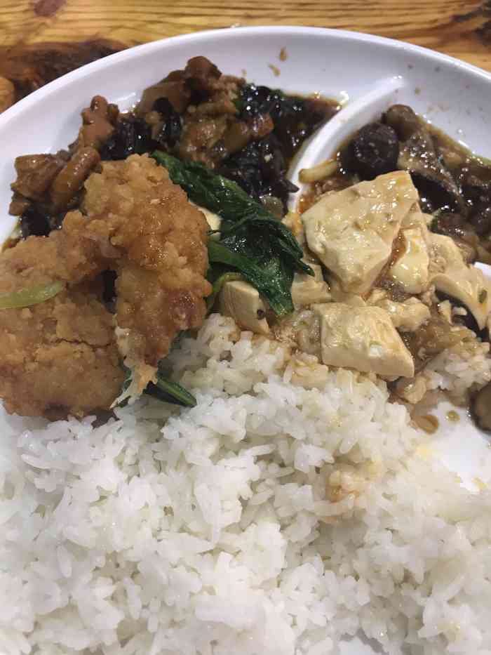 快餐来说性价比超高摔越秀区一堆快餐店