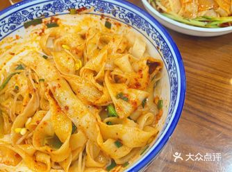 开在同济大学附近的，地铁口2号口出来往前走就到了