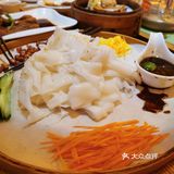 这家店只有辣的炒菜、点心和牛肉火锅