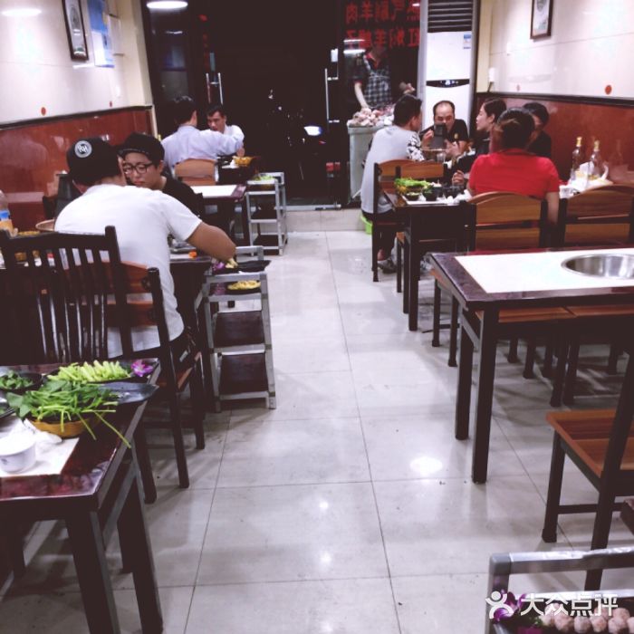 颐品居涮肉(乌鲁木齐中路店)大堂图片