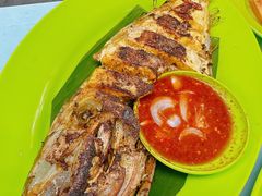 烤鸡肉鱼-明记烧鱼美味店