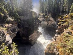 -阿萨巴斯卡瀑布观景点