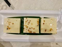 鲜奶豆腐-旋转餐厅