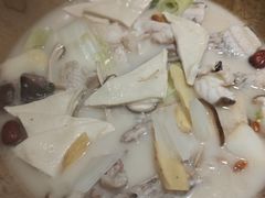 -滇香肴·云南菜蒸汽石锅鱼(云南北路店)