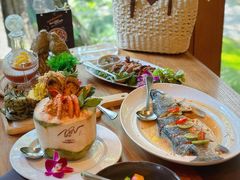 -Chom Cafe and Restaurant