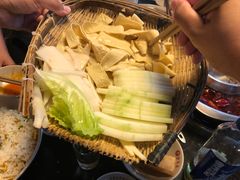 -茅草房·河畔园林火锅