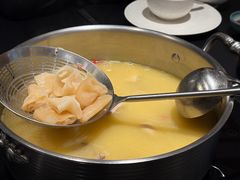 -鲜入唯煮·港式海鲜牛肉火锅(金宝街店)