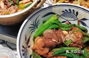 Smashed Pepper Stir-fried Pork Knuckles