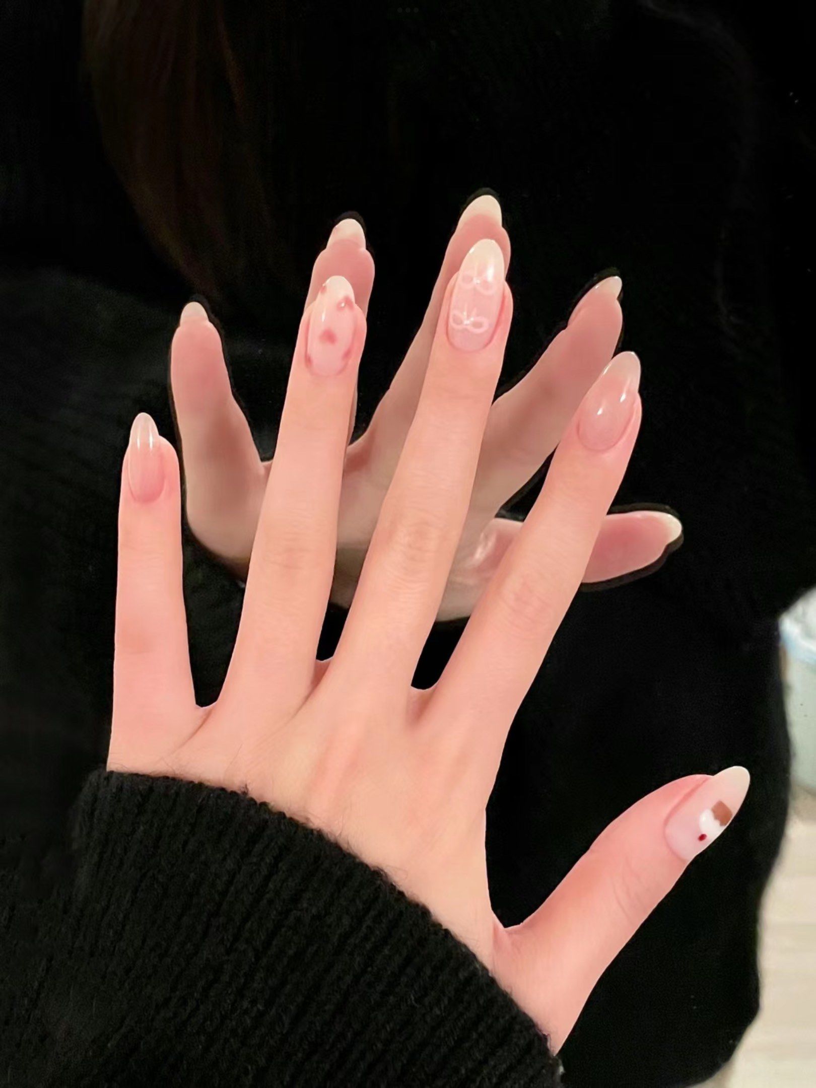 在她家做的本甲美甲,以前的指甲真的惨不忍睹,从来没有留起来过,自从