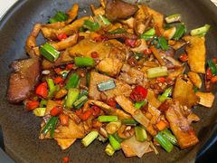 -阿瓦山寨·湘菜现炒·剁椒鱼头王(咸阳总店)