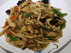 -吴记酱骨炖菜馆(康安路店)