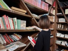 -钟书阁(松江泰晤士小镇店)