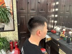 -东方先生国潮男士理发馆