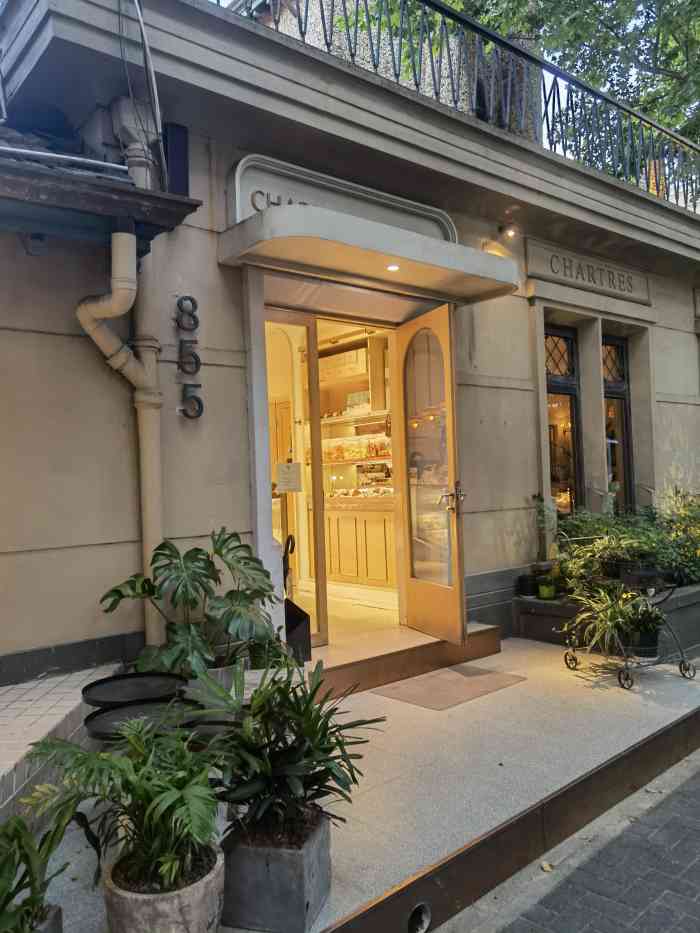 夏朵十二篮(华山店)-"他们家的蛋糕做的很好吃,饮料就一般般,下.