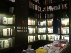 -钟书阁(松江泰晤士小镇店)