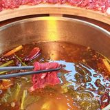 「酸菜牛肉锅,辣中带鲜,像丽江的风一样自由」