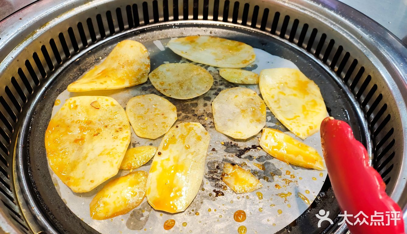 一家很受学生欢迎的烤肉店