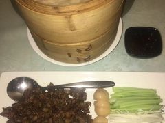 京酱肉丝夹饼-维园悦谱·海派家常菜(乌鲁木齐南路店)