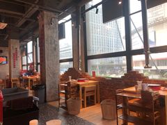 靠窗位-么肆烤肉·中式自助·烤肉大排档(街道口季佳PAI店)