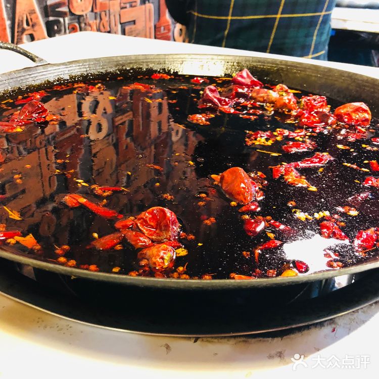 神仙美味;成都火锅更辣一些，麻和香味都给辣让步了