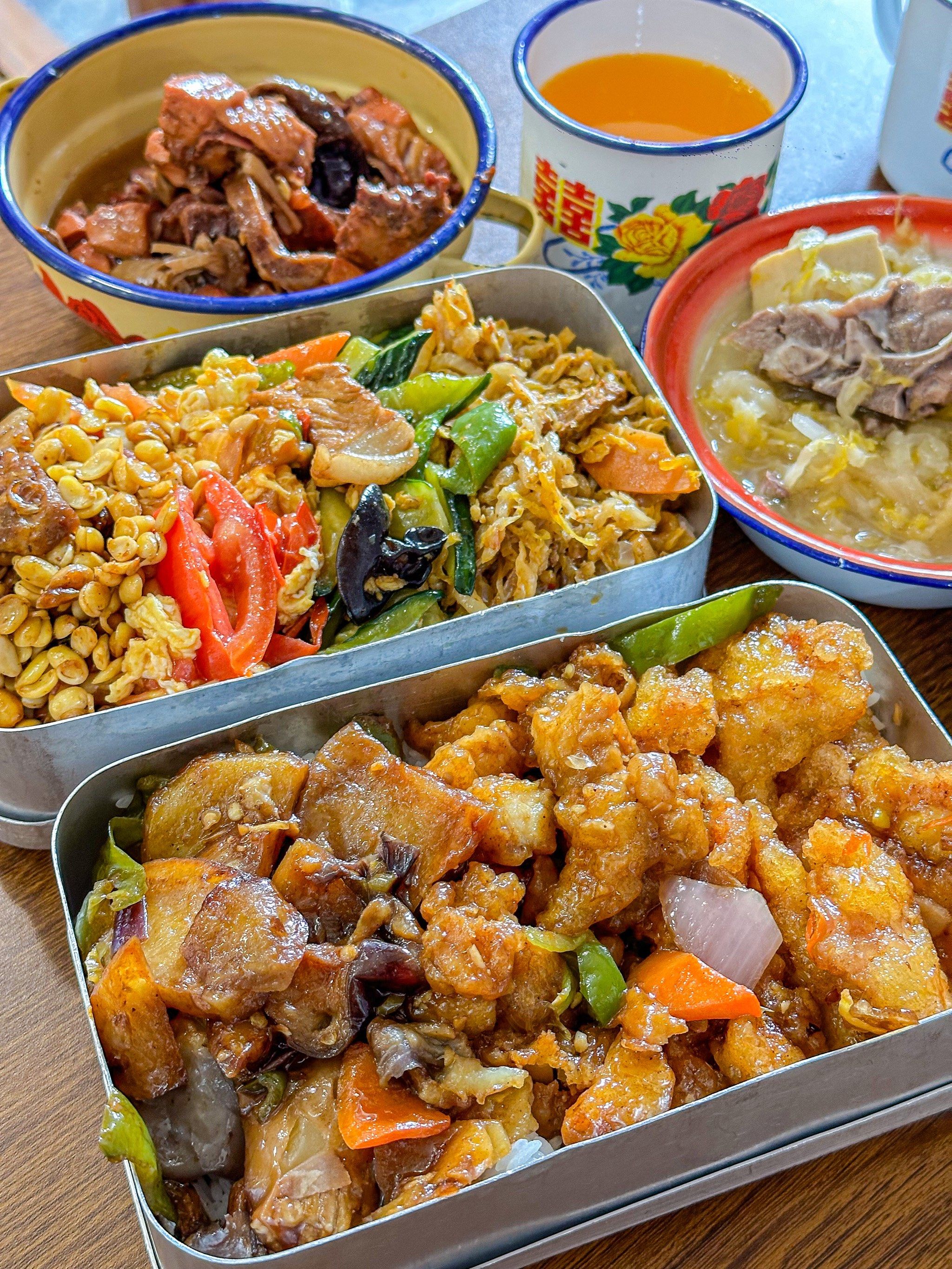 在厦门吃到了哈尔滨盒饭!几天不吃就馋这一口!