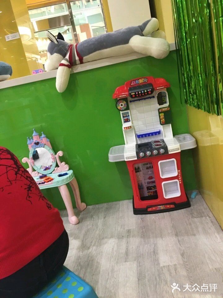 给宝宝一个有趣的游泳体验！