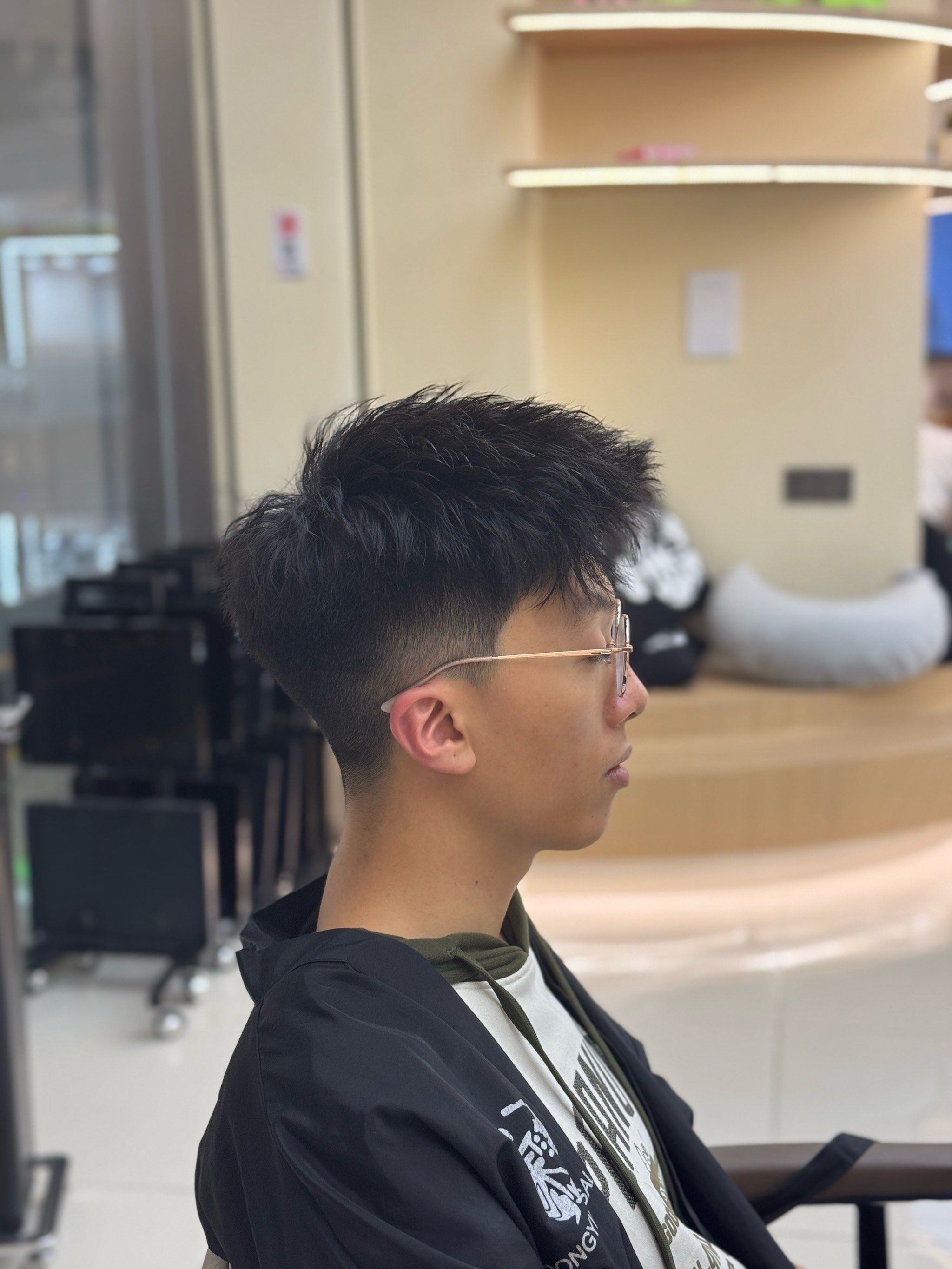剪出艺术感男发