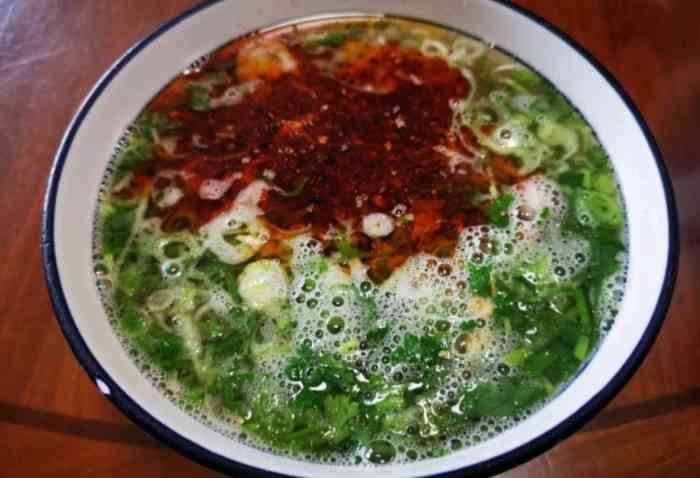 凤凰阁环县羊羔肉-"中午过来吃饭,冷冷清清的.服务员跟后厨都.