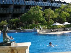 室外泳池-上海滴水湖皇冠假日酒店