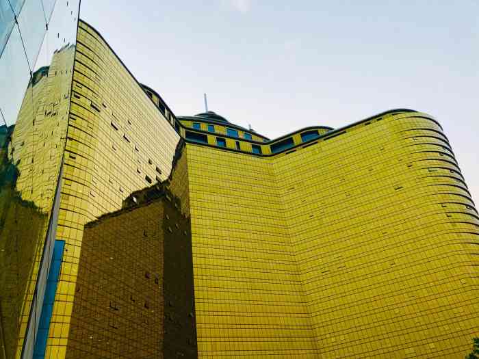 95人赞1匿名用户2021年7月30日打分06400/人健身房在金泉港大厦b座8