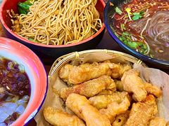 -爆炸头阿姨小四川正宗川味小吃(无任何分店)