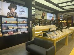 -LOHO眼镜(上海晶耀前滩商场店)