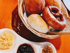 自制面包篮BreadBasket-布拉格餐厅· 中欧捷克菜(全国首店)