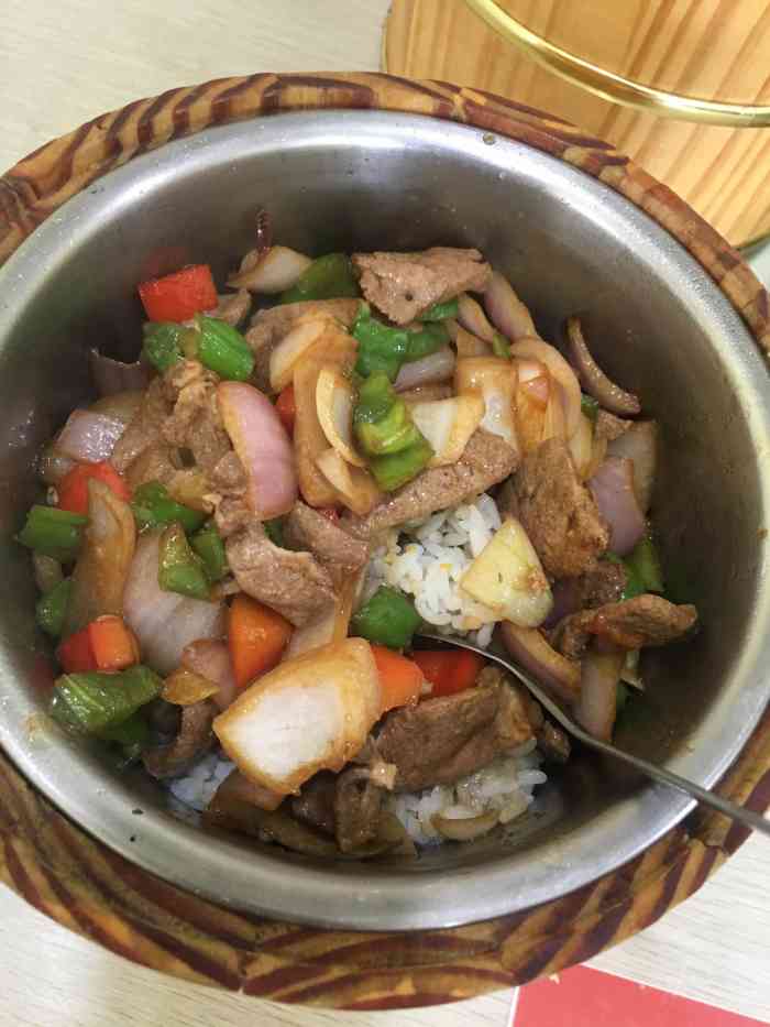 赣湘木桶饭(拓林店)-"「芹菜香干肉丝午饭」「洋葱炒肉木桶饭」都.