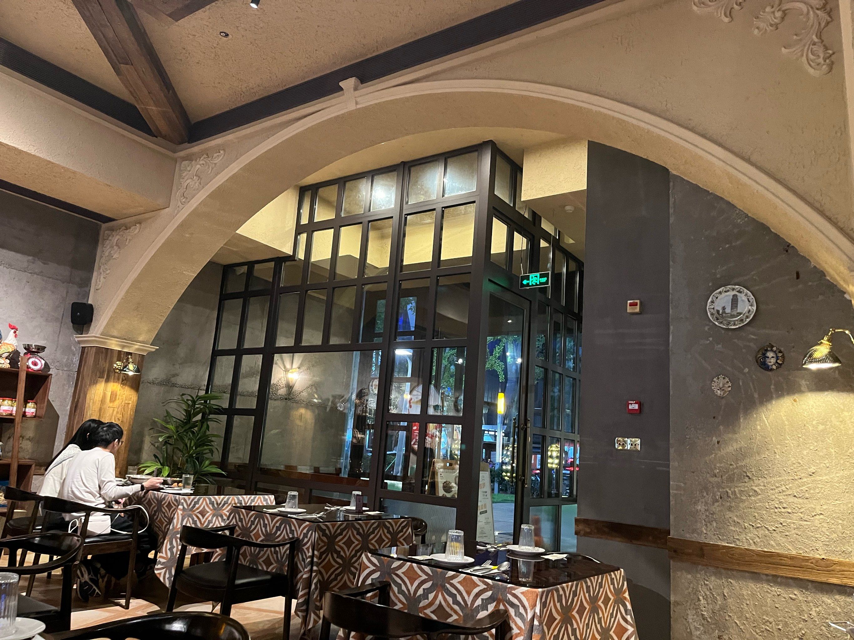 「ciao&tian窑炉披萨餐厅(宏泰店)」环境优美,菜品丰富,地理位置优越