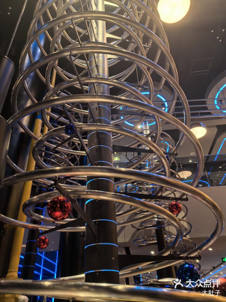 今天我要给大家推荐一个超级棒的地方——失重餐厅!